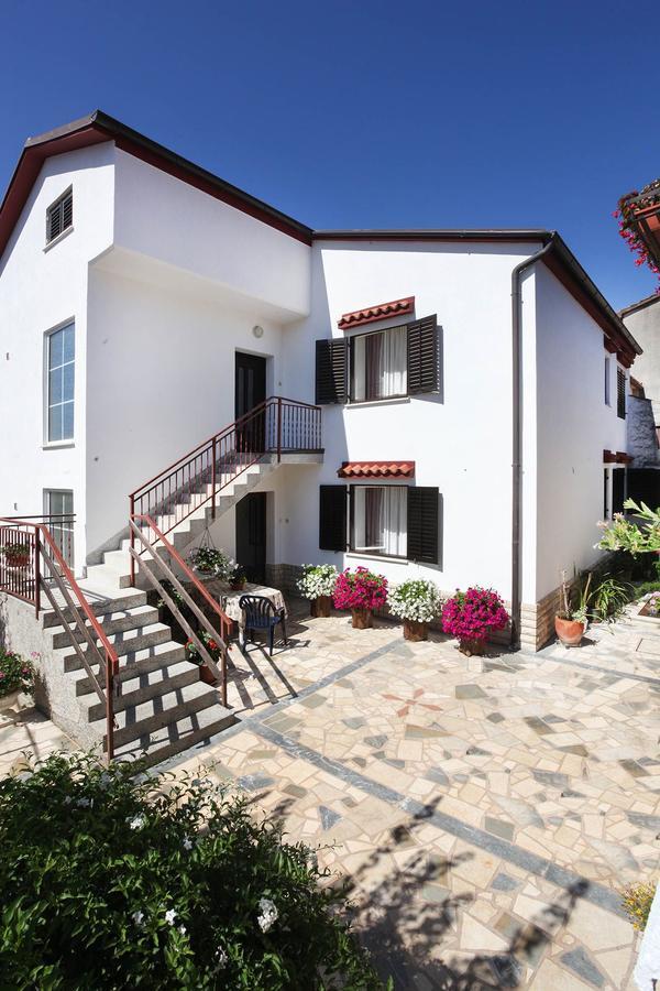 Apartments Patricia Banjole Exterior photo